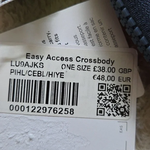 Lululemon Easy Access Crossbody Bag - Picture 4 of 6